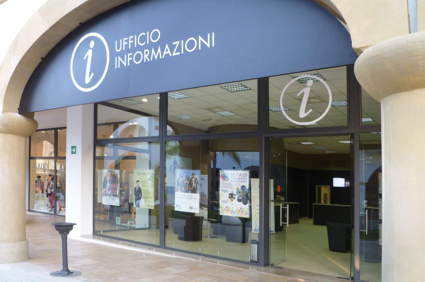 Gli espositori pubblicitari per negozi di successo Pareti in plexiglass per interni